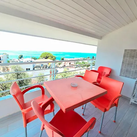 Апартаменты Vista Del Mare & *
